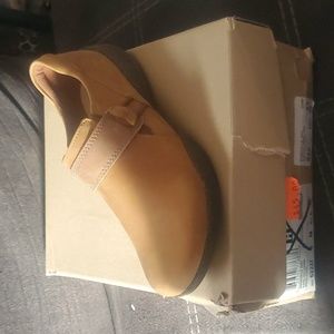 Womens Clark's collection size 6